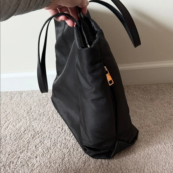 Elegant Black Tote Bag - Picture 4 of 5